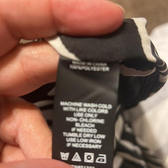 Vince Camuto sleeveless flowy satin top - Picture 9 of 9